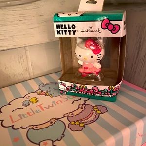 Hello kitty Xmas ornament